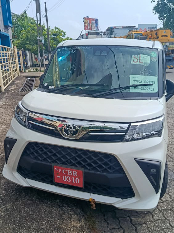 Аренда авто Toyota Roomy, Коломбо, Шри-Ланка, 150.00$ в день